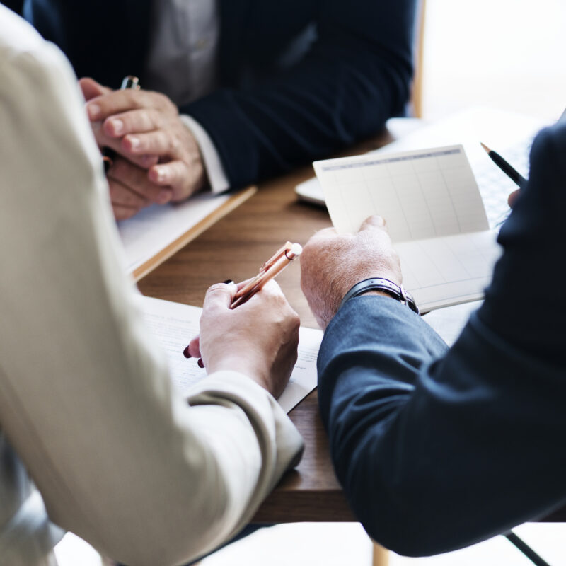 Imagen de Business people investing on startup buiness